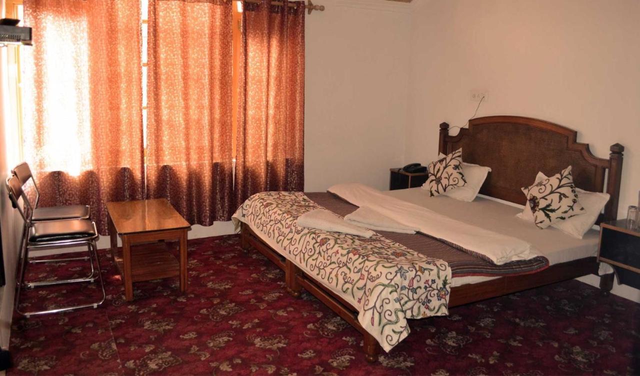 Hotel Al Azrah Srīnagar Extérieur photo