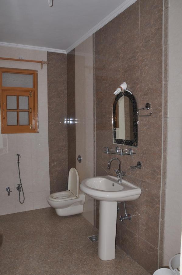 Hotel Al Azrah Srīnagar Extérieur photo